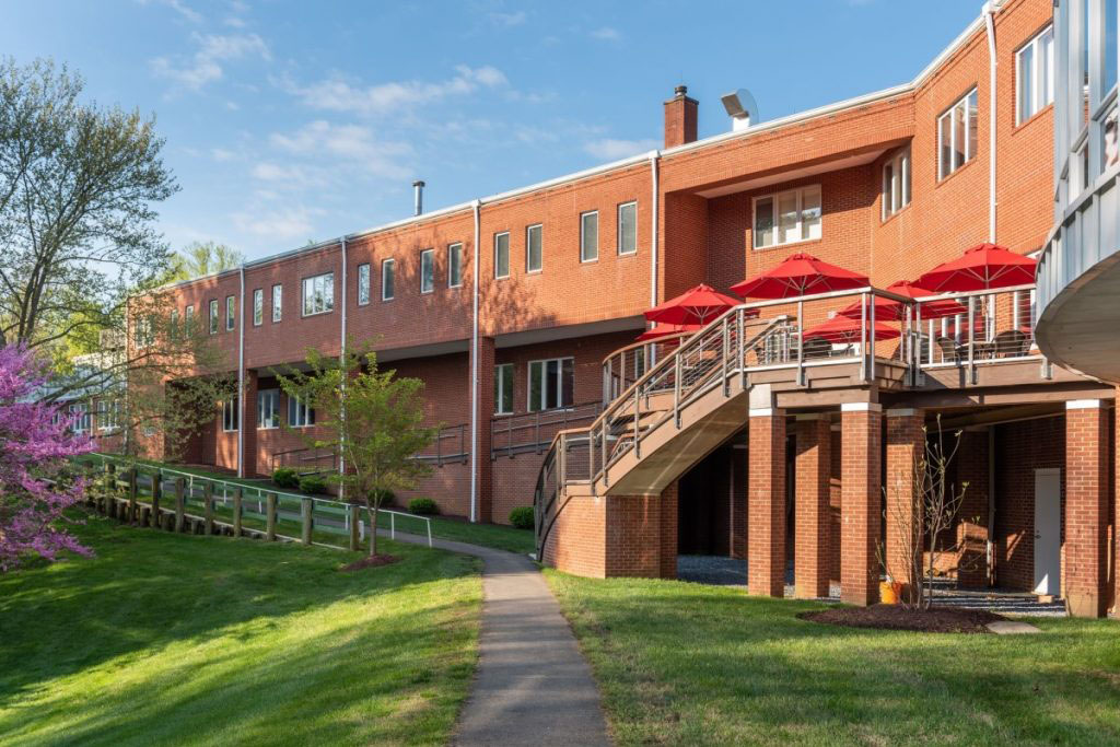 Ginger Cove walking path beside outdoor patio