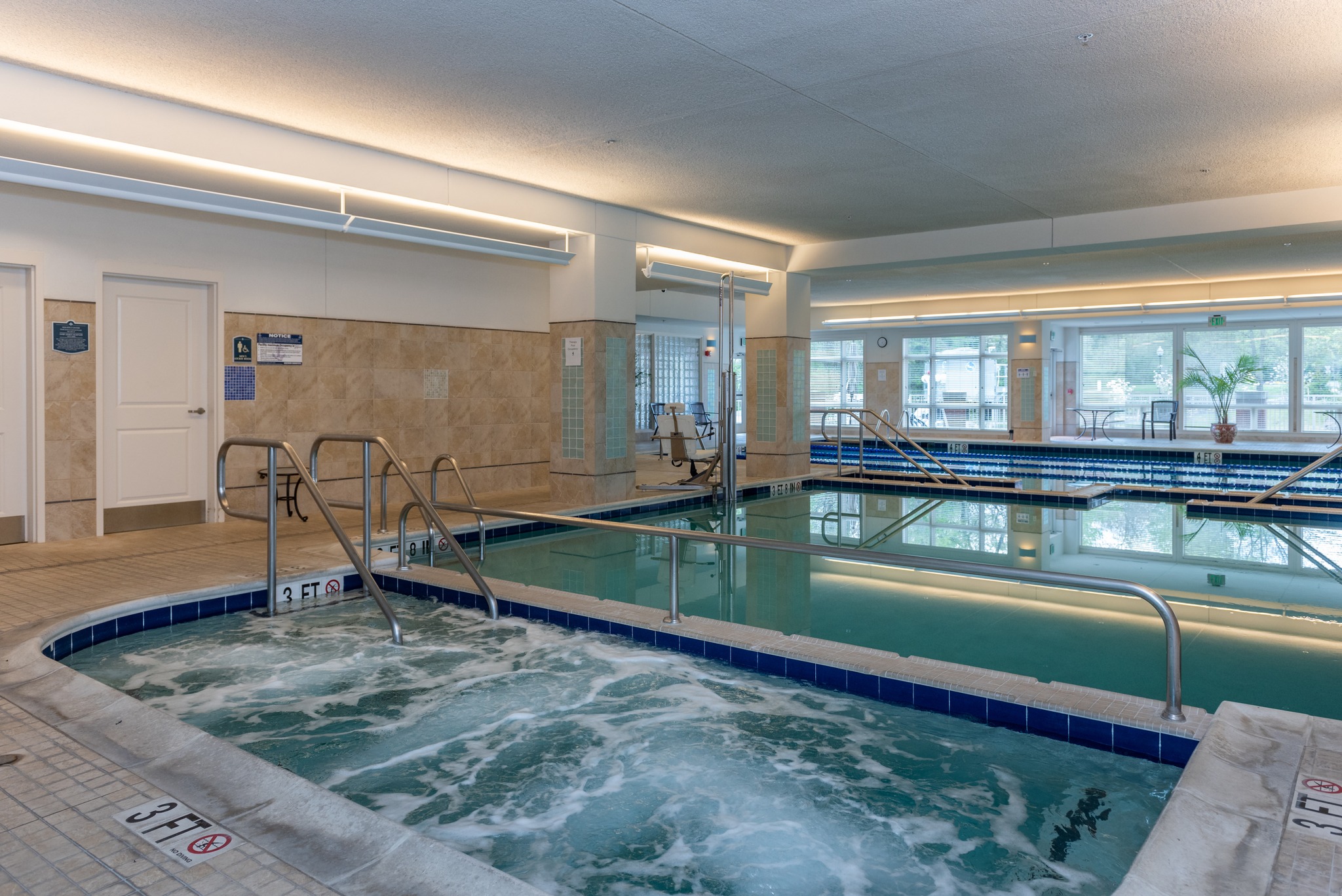 Ginger Cove pool and jacuzzi